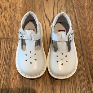 L’Amour Girls White Shoes Size 7